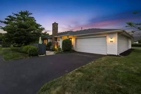 2477 Crystal Springs Dr, Hilliard, OH 43026