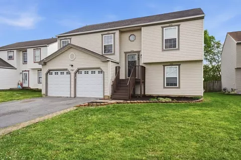 343 Oak Village Dr, Columbus, OH 43207