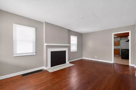 Living - 1130 Studer Ave, Columbus, OH 43206 photo 2 of 3