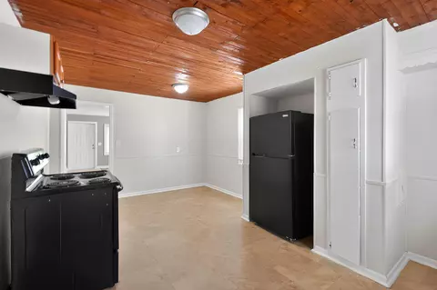 Entry Way - 1130 Studer Ave, Columbus, OH 43206 photo 1 of 2