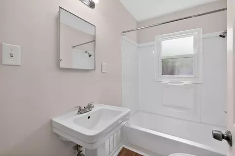 Bath - 1130 Studer Ave, Columbus, OH 43206 photo 1 of 2