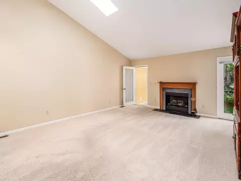 Living - 179 Hanover Ct, Delaware, OH 43015 photo 5 of 10