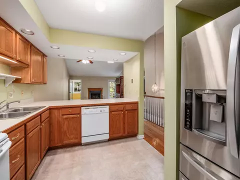 Kitchen - 179 Hanover Ct, Delaware, OH 43015 photo 4 of 5