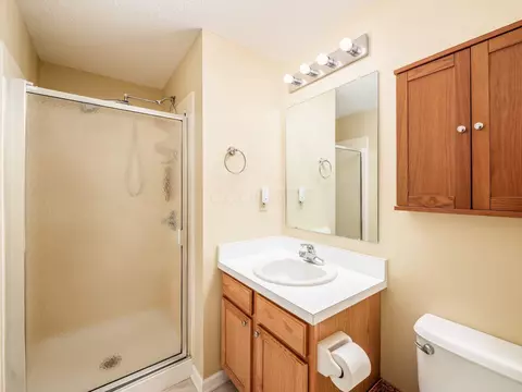 Bath - 179 Hanover Ct, Delaware, OH 43015 photo 5 of 5