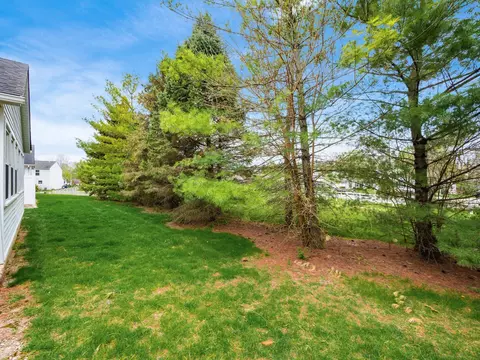 Exterior - 179 Hanover Ct, Delaware, OH 43015 photo 6 of 10