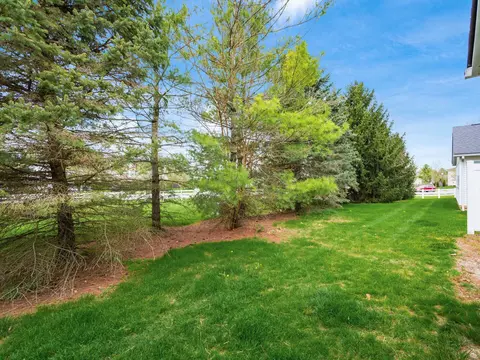 Exterior - 179 Hanover Ct, Delaware, OH 43015 photo 10 of 10