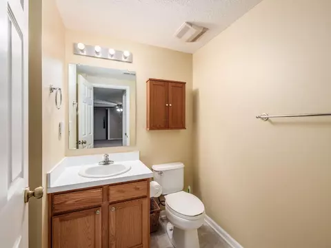 Bath - 179 Hanover Ct, Delaware, OH 43015 photo 4 of 5