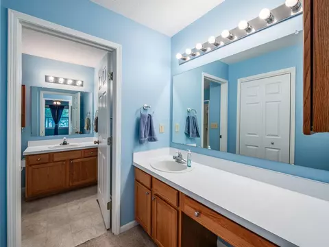 Bath - 179 Hanover Ct, Delaware, OH 43015 photo 2 of 5