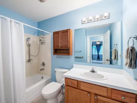 Bath - 179 Hanover Ct, Delaware, OH 43015 photo 3 of 5