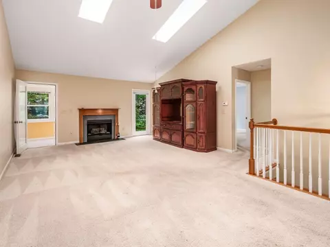 Living - 179 Hanover Ct, Delaware, OH 43015 photo 2 of 10