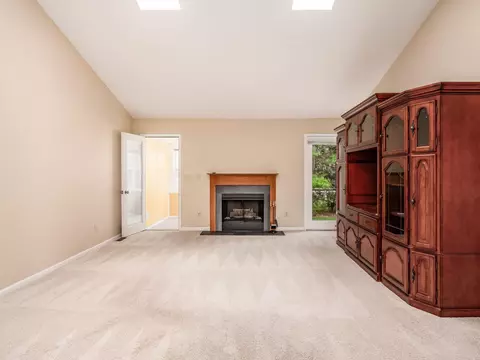 Living - 179 Hanover Ct, Delaware, OH 43015 photo 3 of 10