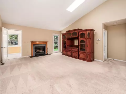 Living - 179 Hanover Ct, Delaware, OH 43015 photo 4 of 10