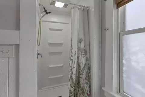 Bath - 537 E Wheeling St, Lancaster, OH 43130 photo 5 of 5