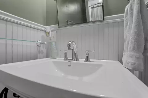 Bath - 537 E Wheeling St, Lancaster, OH 43130 photo 3 of 5