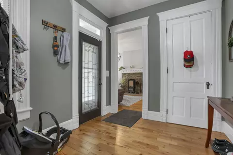 Entry Way - 537 E Wheeling St, Lancaster, OH 43130 photo 2 of 4