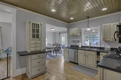 Kitchen - 537 E Wheeling St, Lancaster, OH 43130 photo 1 of 4