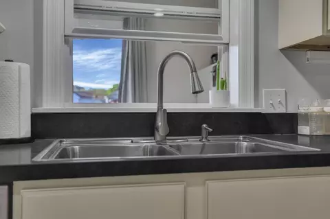 Kitchen - 537 E Wheeling St, Lancaster, OH 43130 photo 4 of 4