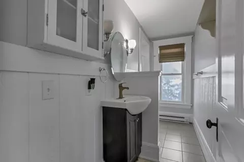 Bath - 537 E Wheeling St, Lancaster, OH 43130 photo 4 of 5