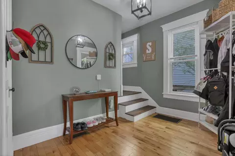 Entry Way - 537 E Wheeling St, Lancaster, OH 43130 photo 3 of 4