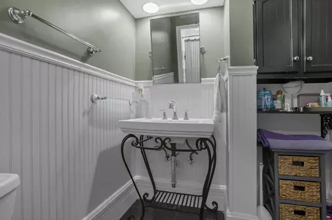 Bath - 537 E Wheeling St, Lancaster, OH 43130 photo 2 of 5