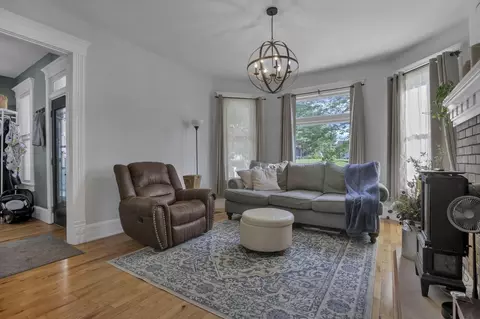 Living - 537 E Wheeling St, Lancaster, OH 43130 photo 3 of 3