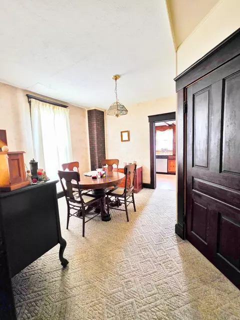 Dining - 615 E 5th Ave, Lancaster, OH 43130 photo 1 of 2