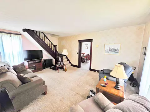 Living - 615 E 5th Ave, Lancaster, OH 43130 photo 2 of 4