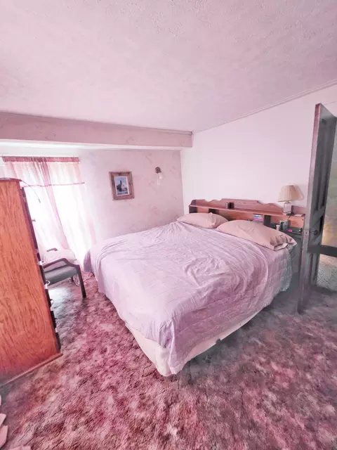 Bedroom - 615 E 5th Ave, Lancaster, OH 43130 photo 2 of 3