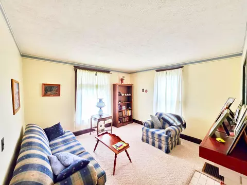 Living - 615 E 5th Ave, Lancaster, OH 43130 photo 4 of 4