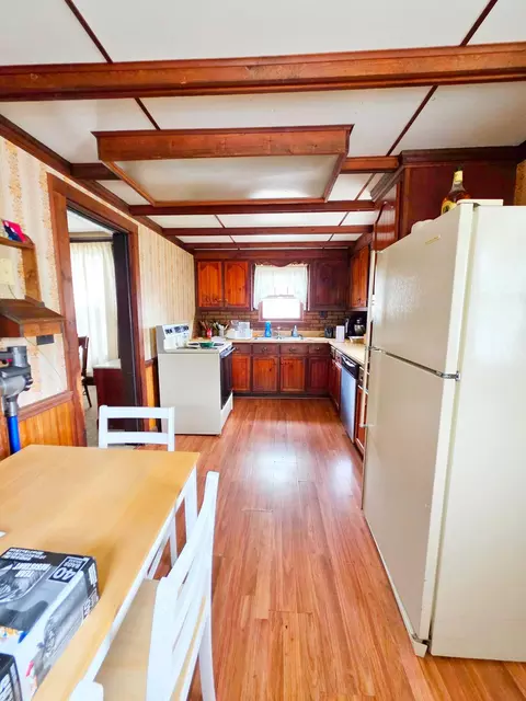 Kitchen - 615 E 5th Ave, Lancaster, OH 43130 photo 1 of 2