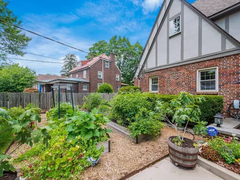 2629 E Broad St, Columbus, OH 43209 photo 51