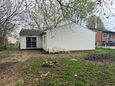 Exterior - 1060 Capri Dr, Marion, OH 43302 photo 4 of 5