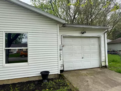 Exterior - 1060 Capri Dr, Marion, OH 43302 photo 3 of 5