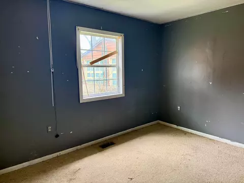 Bedroom - 1060 Capri Dr, Marion, OH 43302 photo 2 of 4