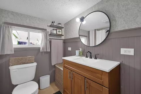Bath - 220 Barnes Ave, Circleville, OH 43113 photo 1 of 2