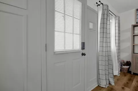 Entry Way - 220 Barnes Ave, Circleville, OH 43113 photo 1 of 3