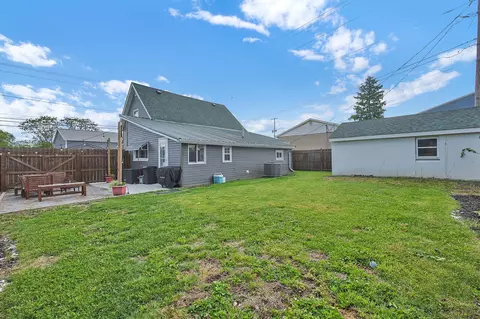 Exterior - 220 Barnes Ave, Circleville, OH 43113 photo 6 of 7