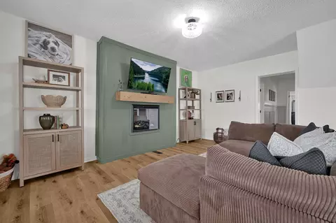 Living - 220 Barnes Ave, Circleville, OH 43113 photo 2 of 2