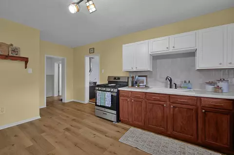 Entry Way - 220 Barnes Ave, Circleville, OH 43113 photo 2 of 3