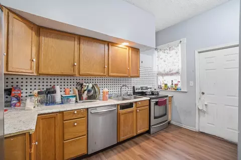 Kitchen - 1501 E High St, Springfield, OH 45505 photo 4 of 5