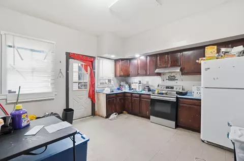 Kitchen - 1501 E High St, Springfield, OH 45505 photo 1 of 5