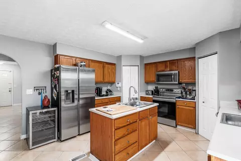 7005 Crescent Boat Ln, Canal Winchester, OH 43110