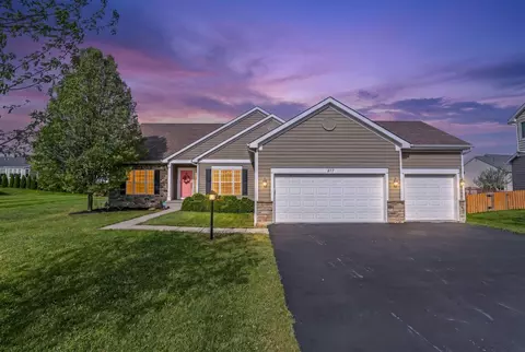 217 Warbler Ct, Pickerington, OH 43147