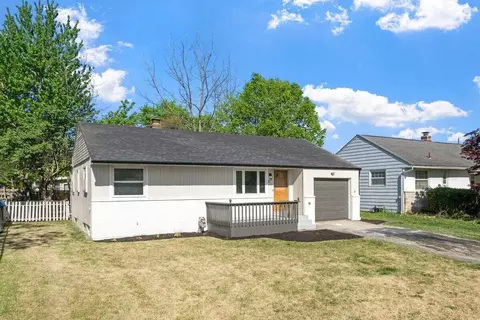 689 Georgian Dr, Columbus, OH 43228