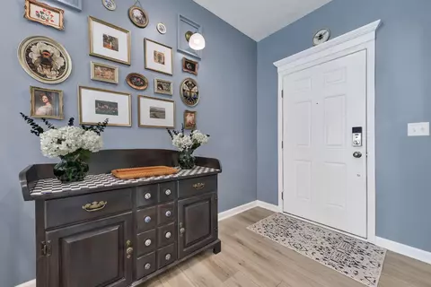 Entry Way - 1138 Lake Forest Dr, Hebron, OH 43025 photo 2 of 7