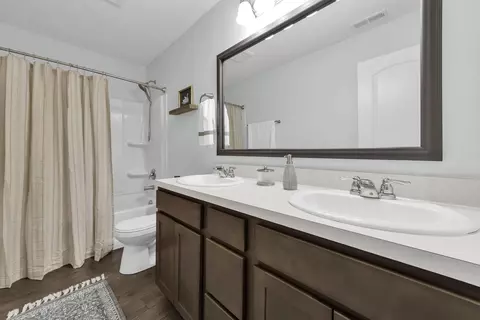 Bath - 1138 Lake Forest Dr, Hebron, OH 43025 photo 1 of 3