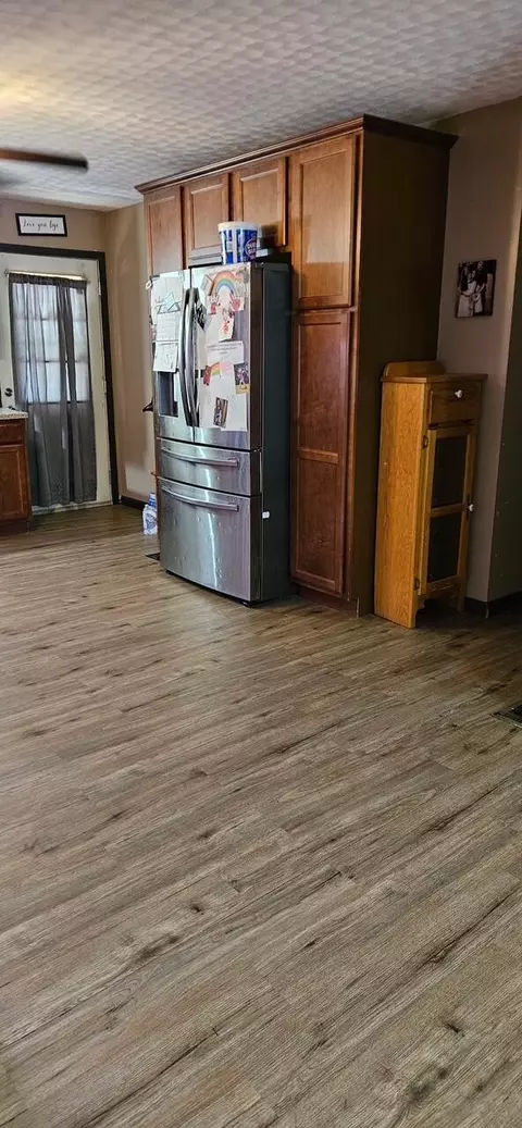 Kitchen - 41980 Midkiff Rd, Pomeroy, OH 45769 photo 4 of 5