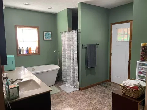 Bath - 41980 Midkiff Rd, Pomeroy, OH 45769 photo 1 of 2
