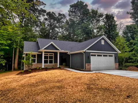 532 Floral Vly W, Howard, OH 43028