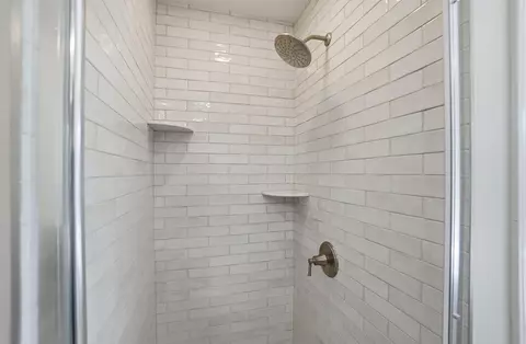 Bath - 4935 Dunkerrin Ct, Dublin, OH 43017 photo 9 of 14